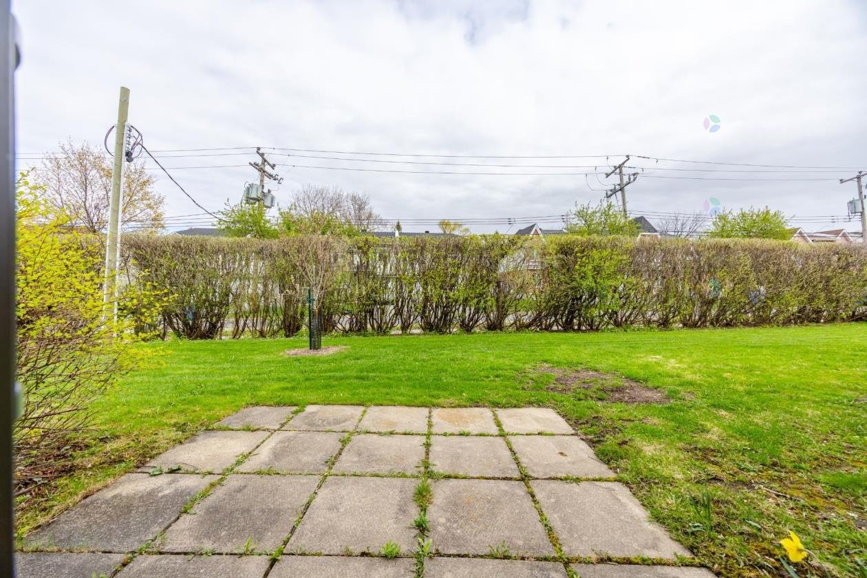 









555Z


Montrose Drive

, 29,
Beaconsfield,




QC
H9W6B4

