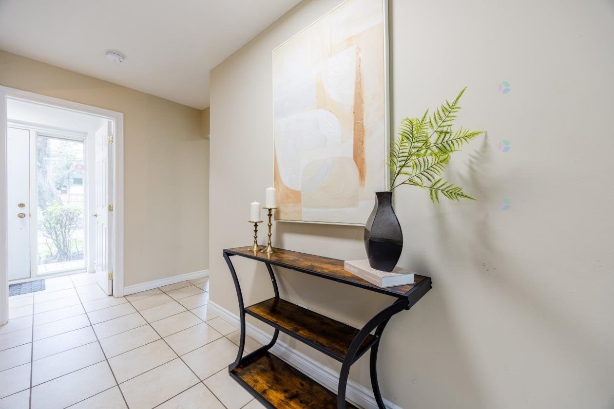 









555Z


Montrose Drive

, 29,
Beaconsfield,




QC
H9W6B4

