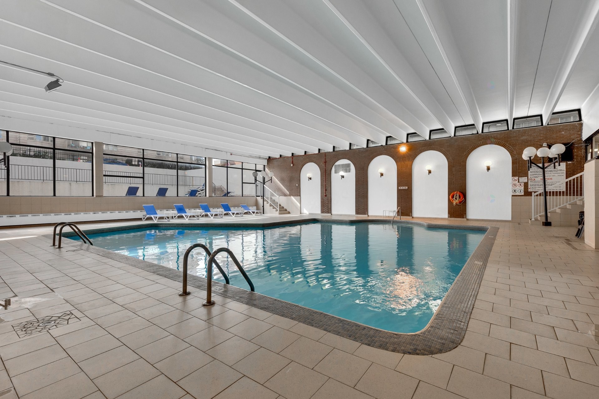 









5700


Boul. Cavendish

, 208,
Côte-Saint-Luc,




QC
H4W1S8

