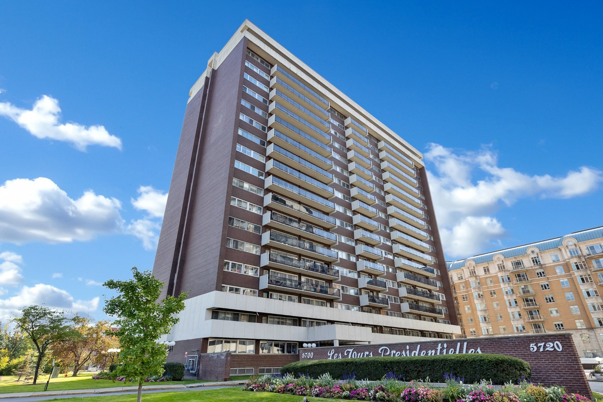 









5700


Boul. Cavendish

, 208,
Côte-Saint-Luc,




QC
H4W1S8


