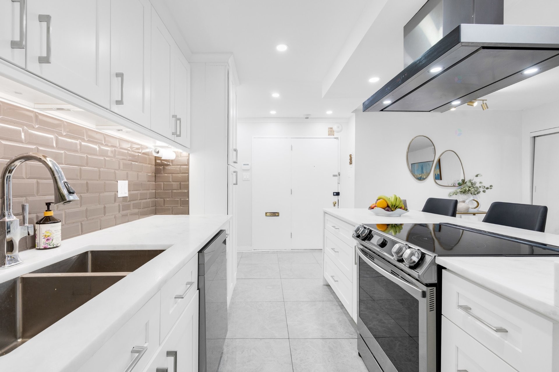 









5700


Boul. Cavendish

, 208,
Côte-Saint-Luc,




QC
H4W1S8

