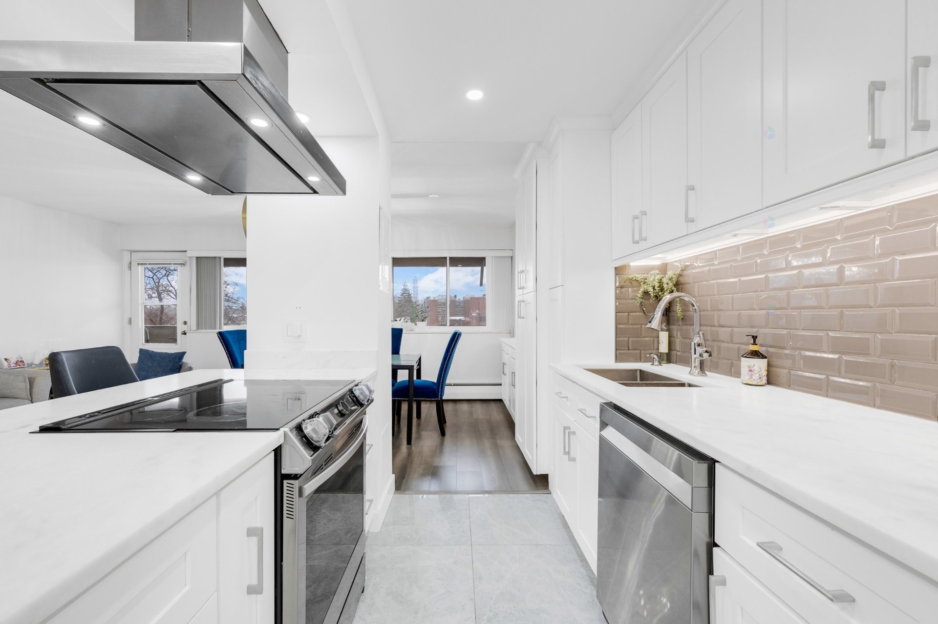 









5700


Boul. Cavendish

, 208,
Côte-Saint-Luc,




QC
H4W1S8

