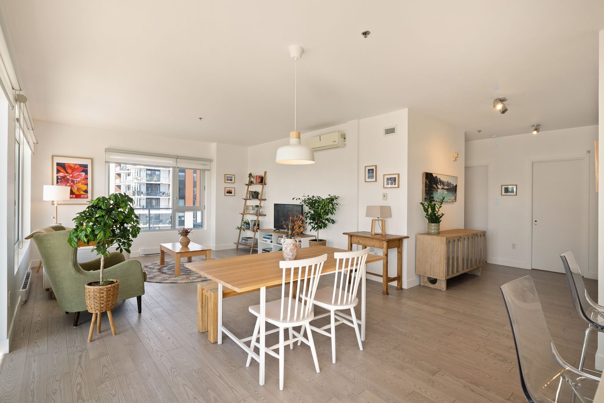 









1100


Av. des Draveurs

, 302,
Trois-Rivières,




QC
G9A0C6

