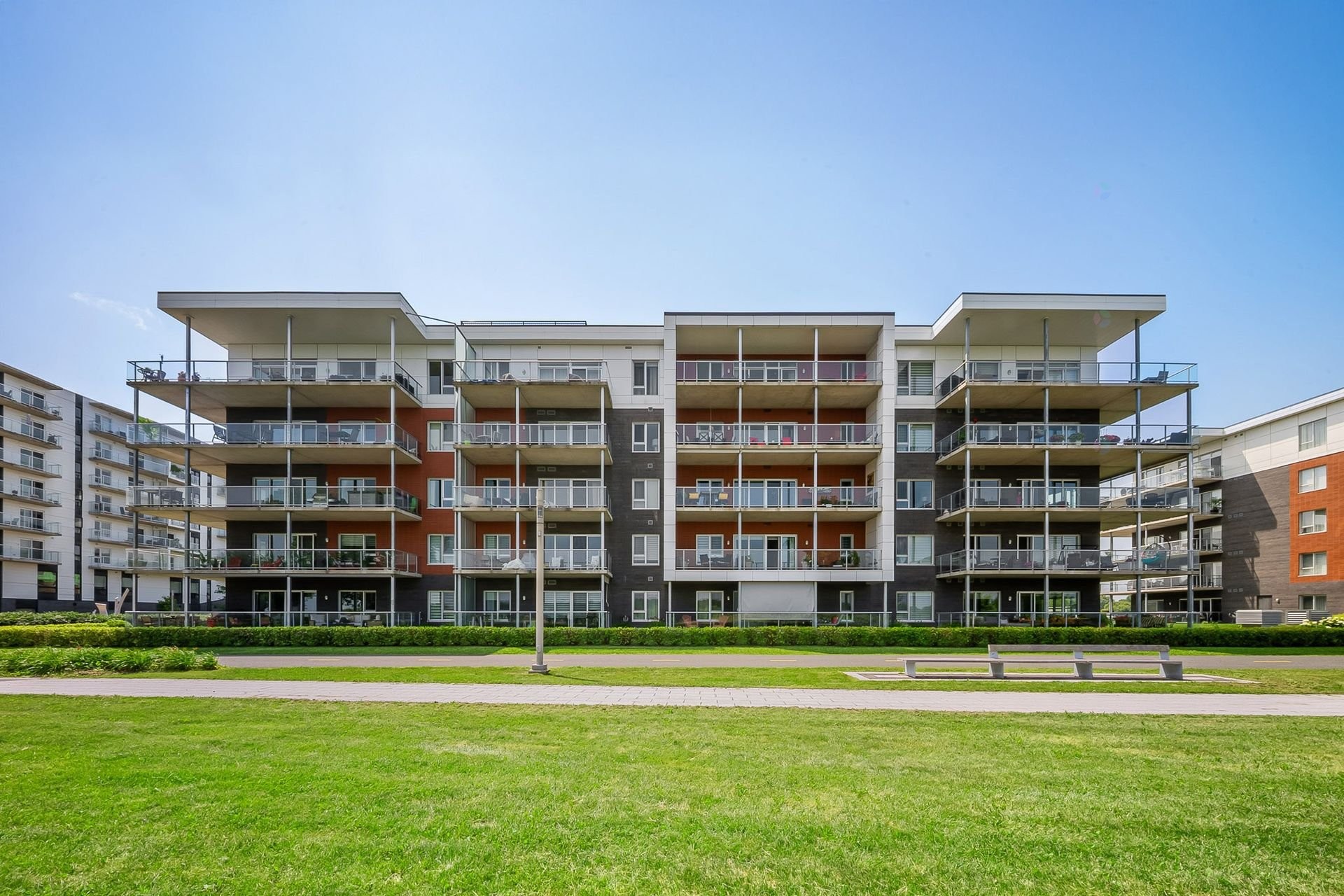 









1100


Av. des Draveurs

, 302,
Trois-Rivières,




QC
G9A0C6


