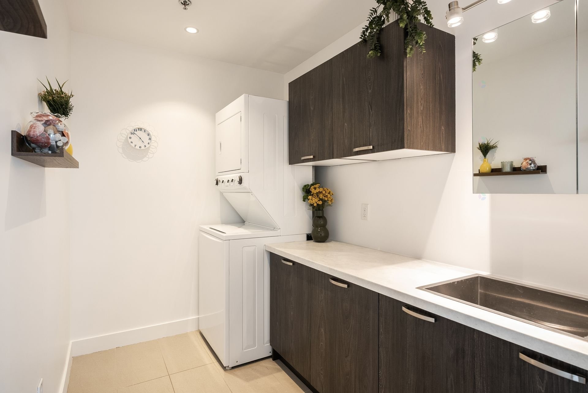 









1100


Av. des Draveurs

, 302,
Trois-Rivières,




QC
G9A0C6

