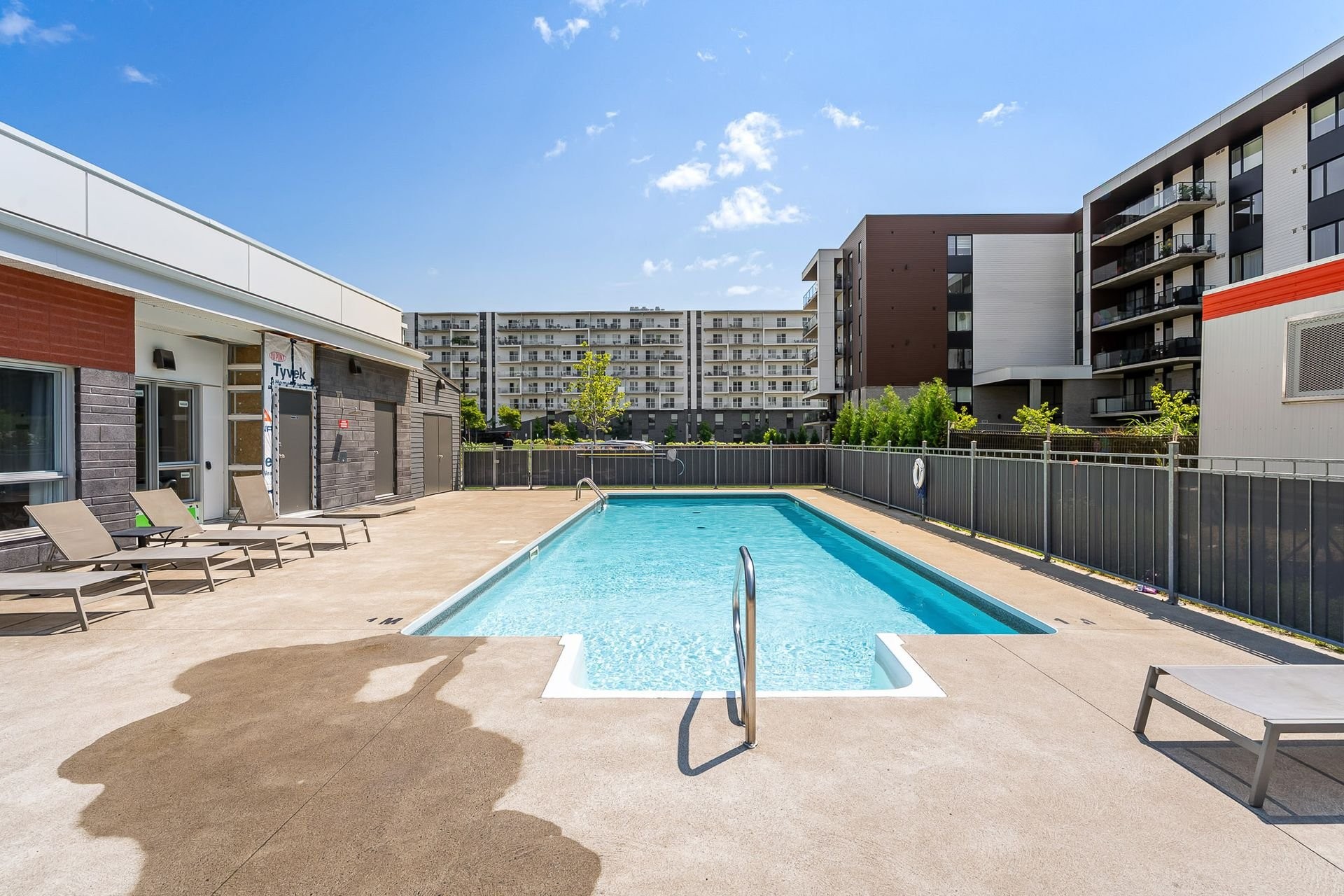 









1100


Av. des Draveurs

, 302,
Trois-Rivières,




QC
G9A0C6

