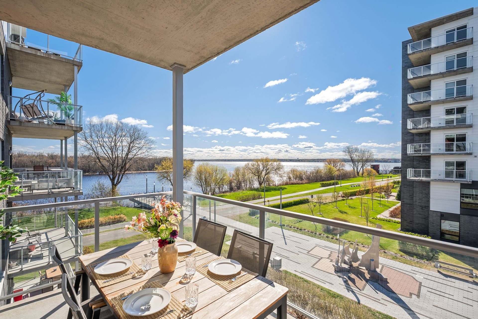 









1100


Av. des Draveurs

, 302,
Trois-Rivières,




QC
G9A0C6

