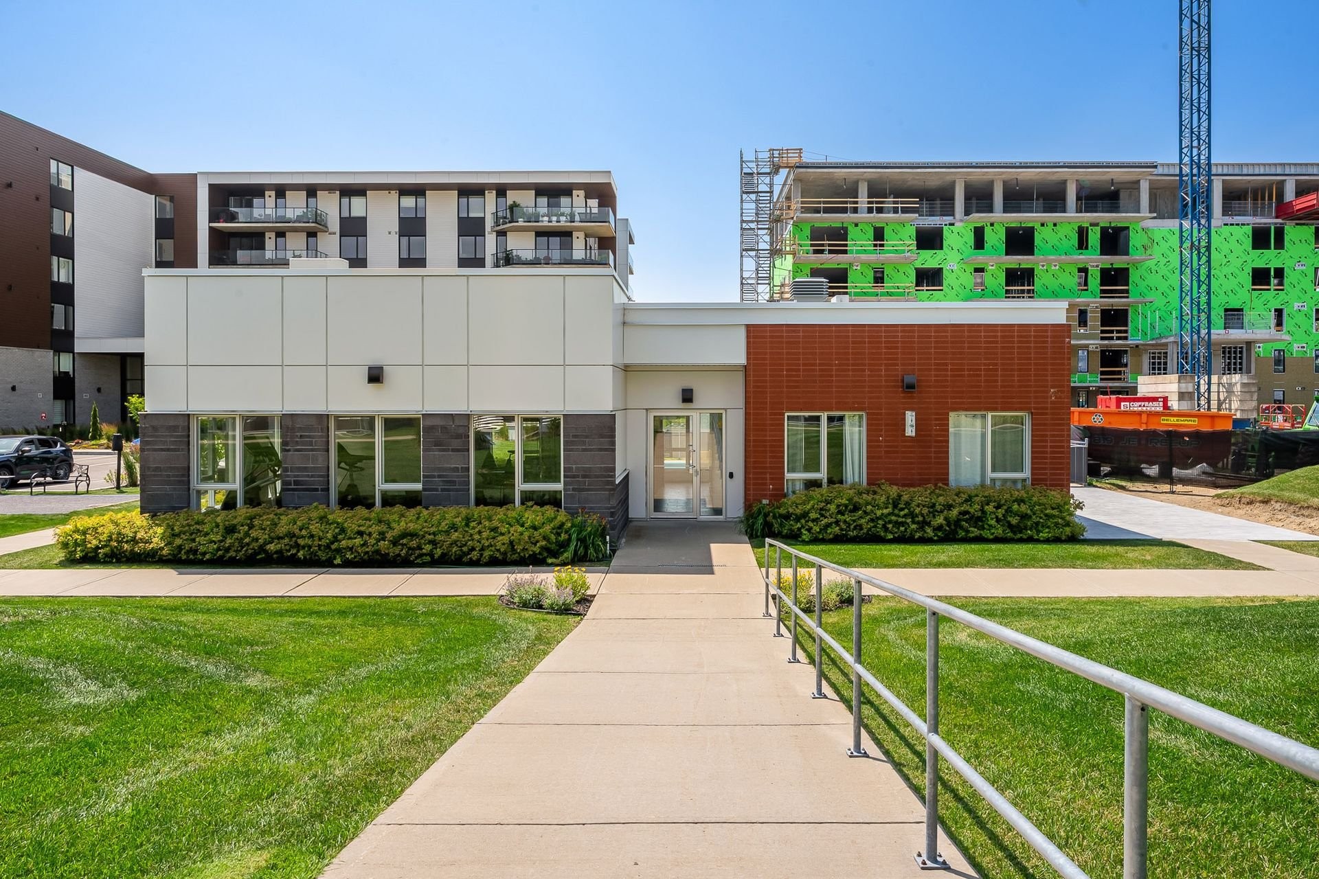 









1100


Av. des Draveurs

, 302,
Trois-Rivières,




QC
G9A0C6

