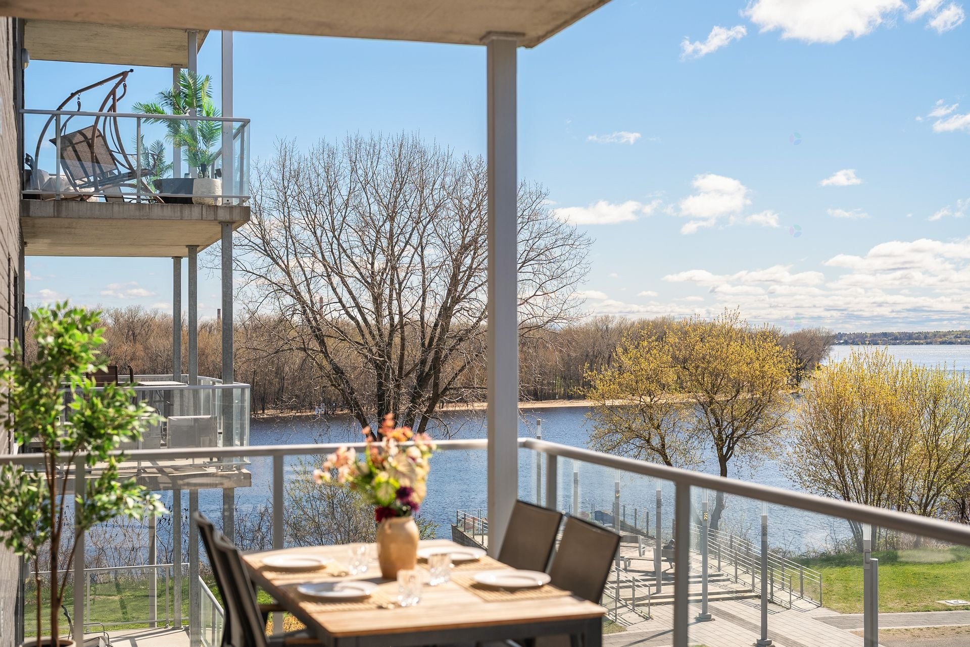 









1100


Av. des Draveurs

, 302,
Trois-Rivières,




QC
G9A0C6

