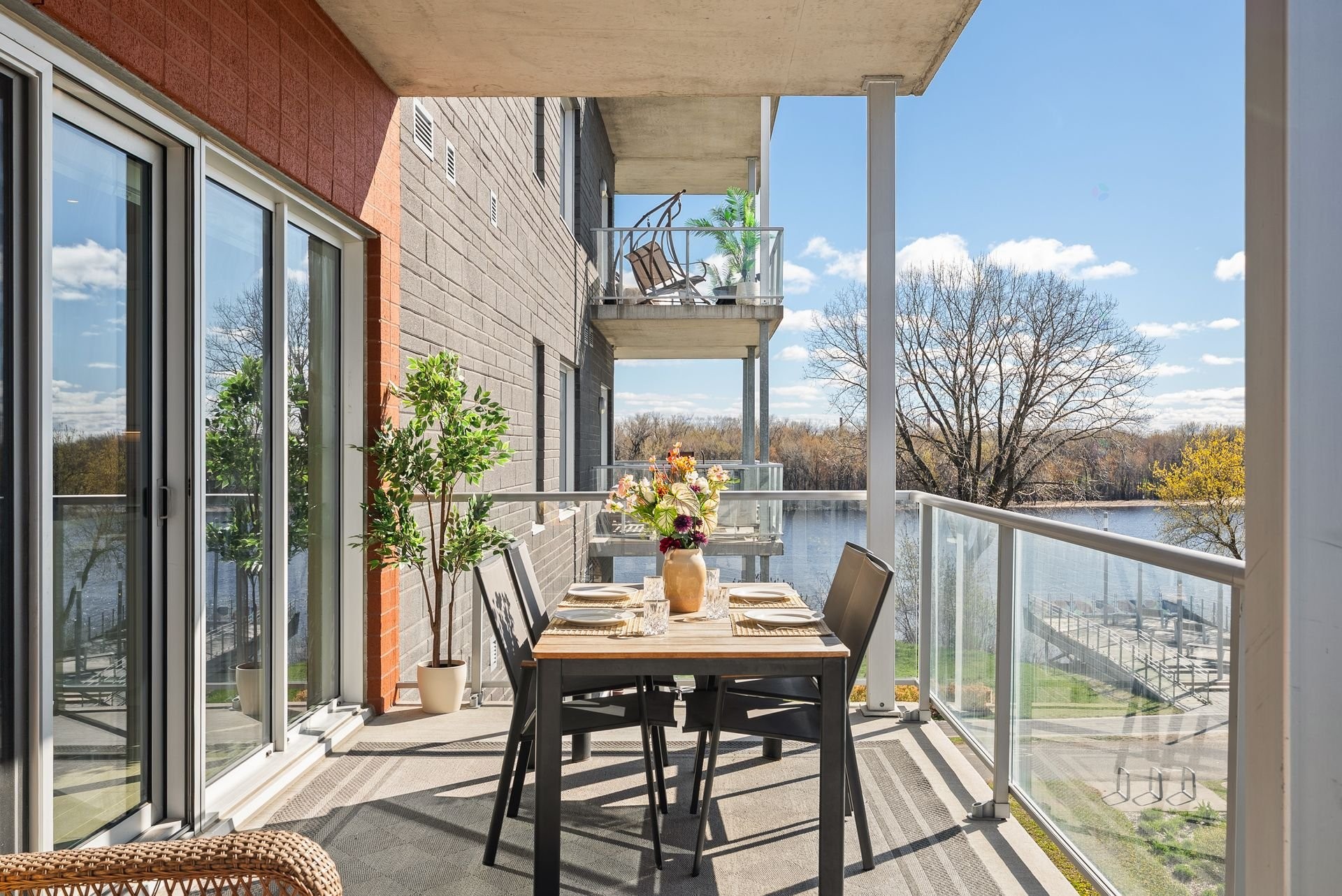 









1100


Av. des Draveurs

, 302,
Trois-Rivières,




QC
G9A0C6

