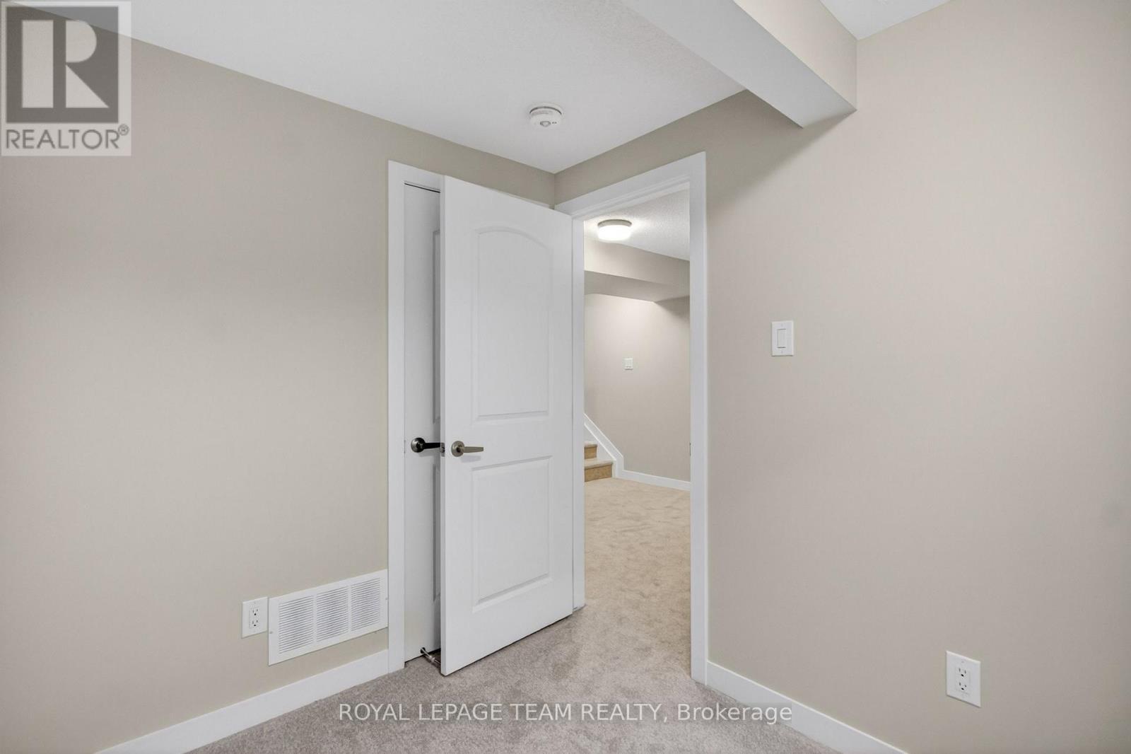 












297 LES EMMERSON DRIVE

,
Ottawa,




Ontario
K2J7L6

