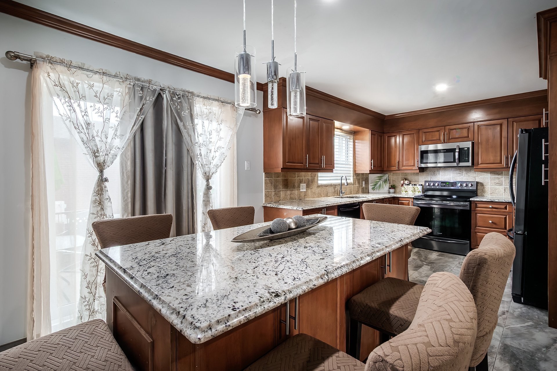 









7731


Boul. Perras

,
Montréal (Rivière-des-Prairies/Pointe-aux-Trembles),




QC
H1E4E9

