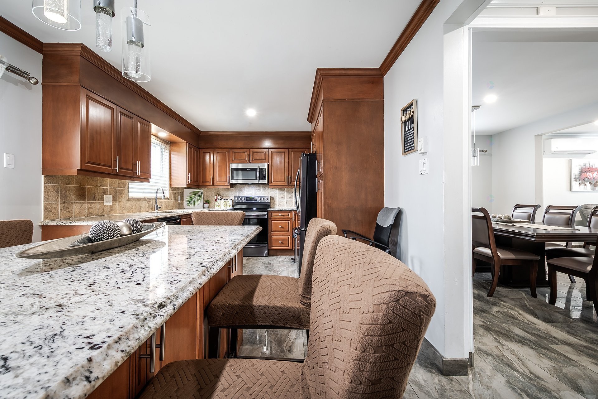 









7731


Boul. Perras

,
Montréal (Rivière-des-Prairies/Pointe-aux-Trembles),




QC
H1E4E9

