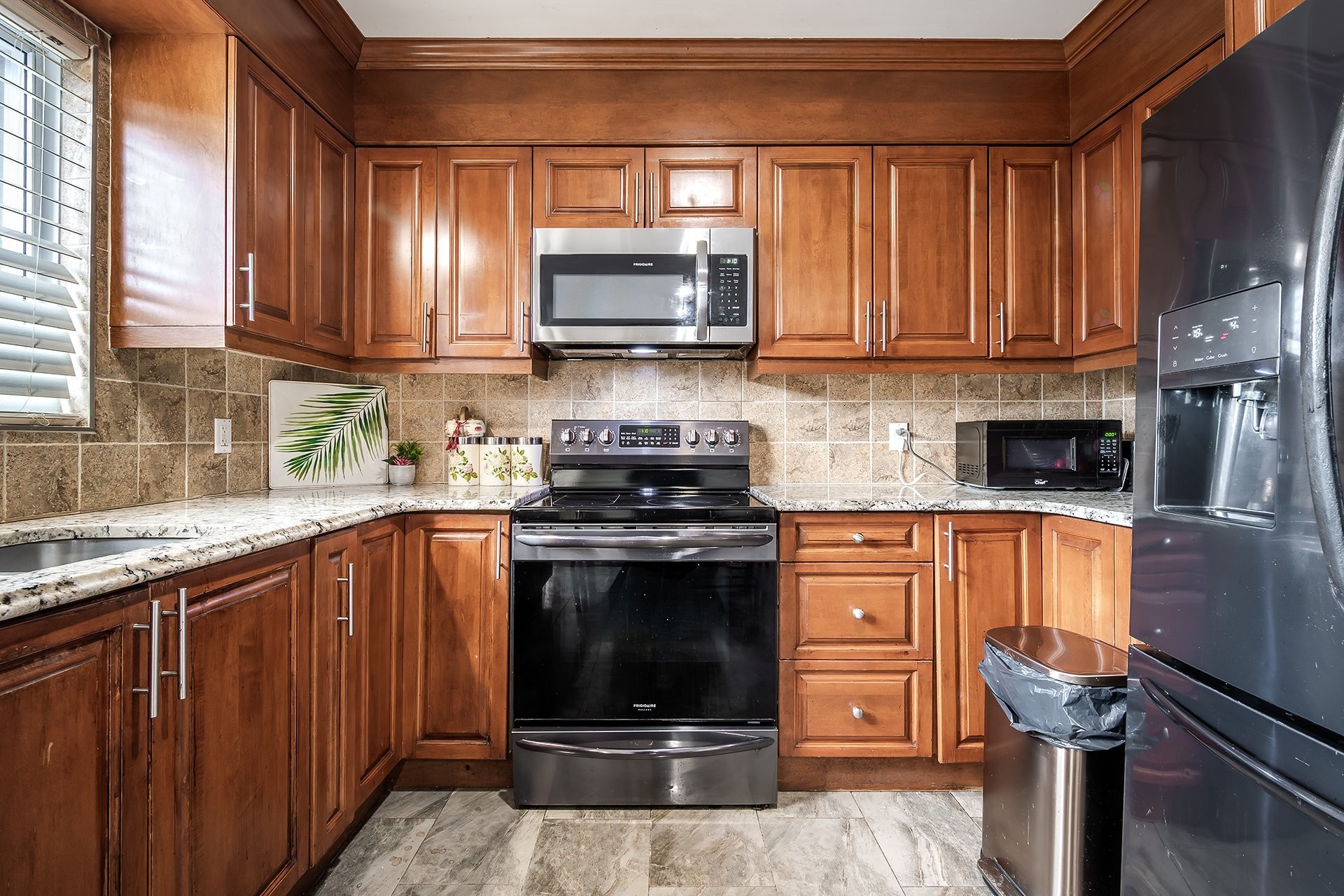 









7731


Boul. Perras

,
Montréal (Rivière-des-Prairies/Pointe-aux-Trembles),




QC
H1E4E9

