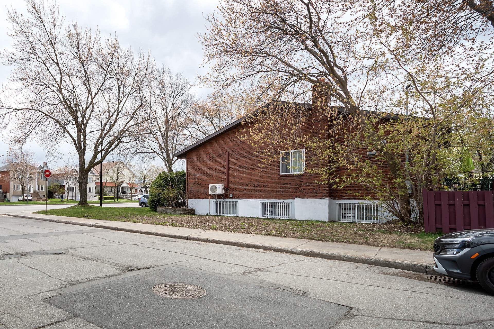 









7731


Boul. Perras

,
Montréal (Rivière-des-Prairies/Pointe-aux-Trembles),




QC
H1E4E9

