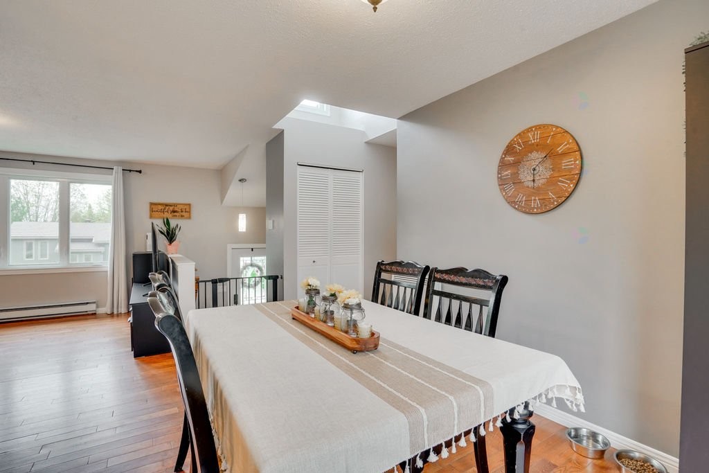 









105


Av. des Bosquets

,
Gatineau (Aylmer),




QC
J9J2E5

