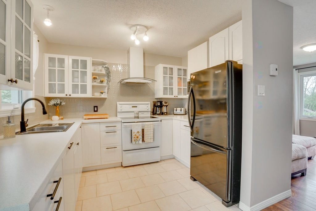 









105


Av. des Bosquets

,
Gatineau (Aylmer),




QC
J9J2E5

