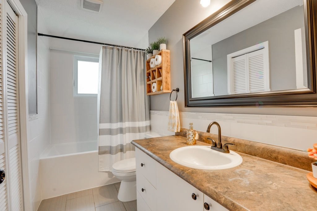 









105


Av. des Bosquets

,
Gatineau (Aylmer),




QC
J9J2E5

