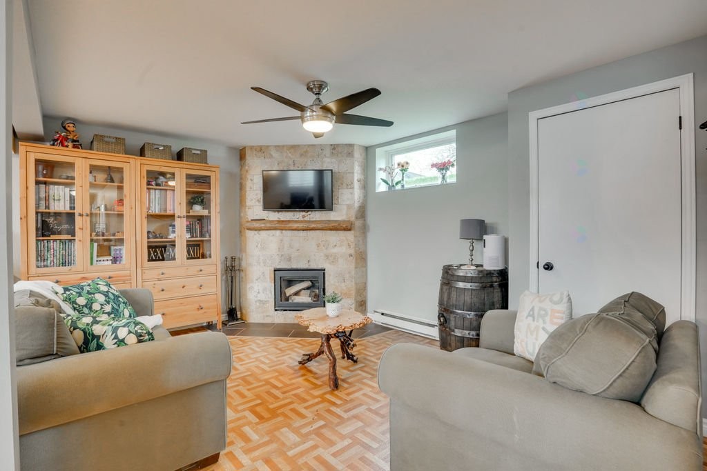









105


Av. des Bosquets

,
Gatineau (Aylmer),




QC
J9J2E5

