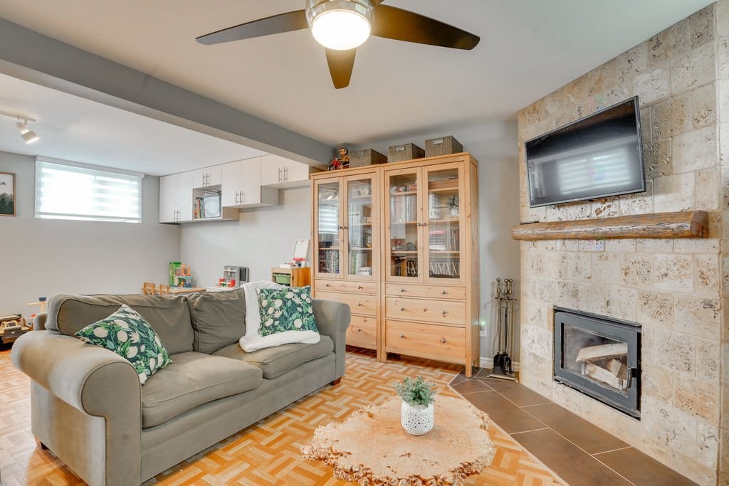 









105


Av. des Bosquets

,
Gatineau (Aylmer),




QC
J9J2E5

