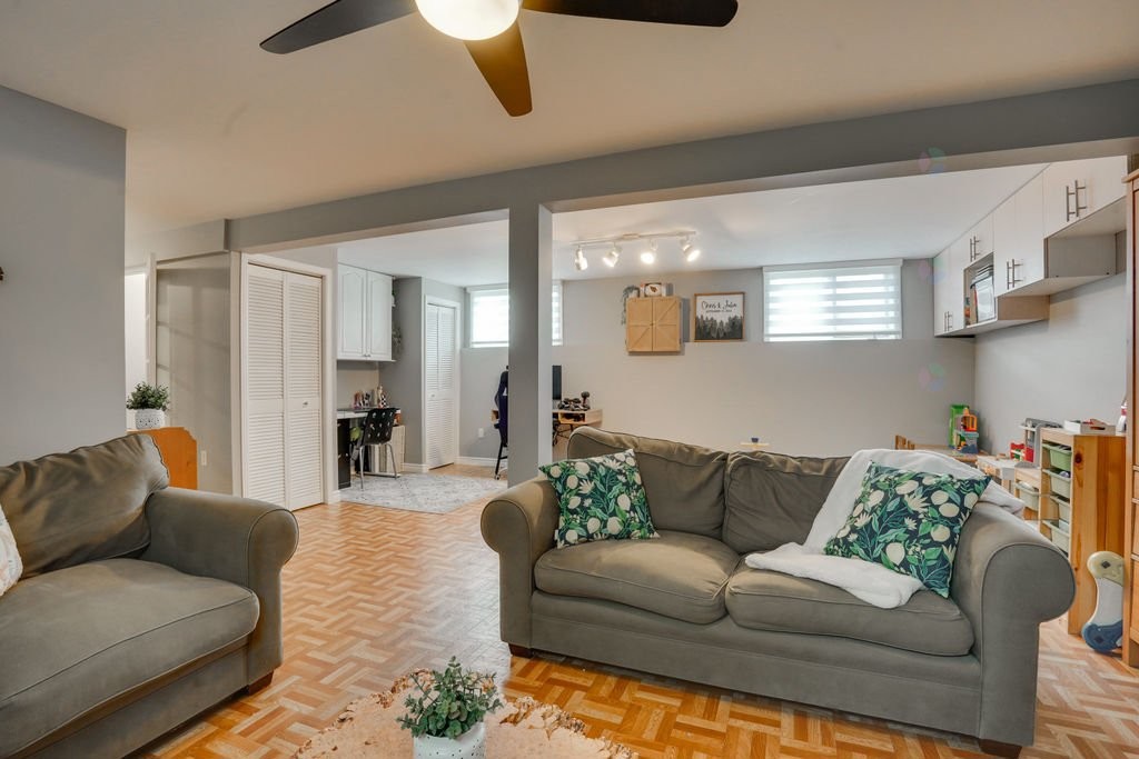 









105


Av. des Bosquets

,
Gatineau (Aylmer),




QC
J9J2E5

