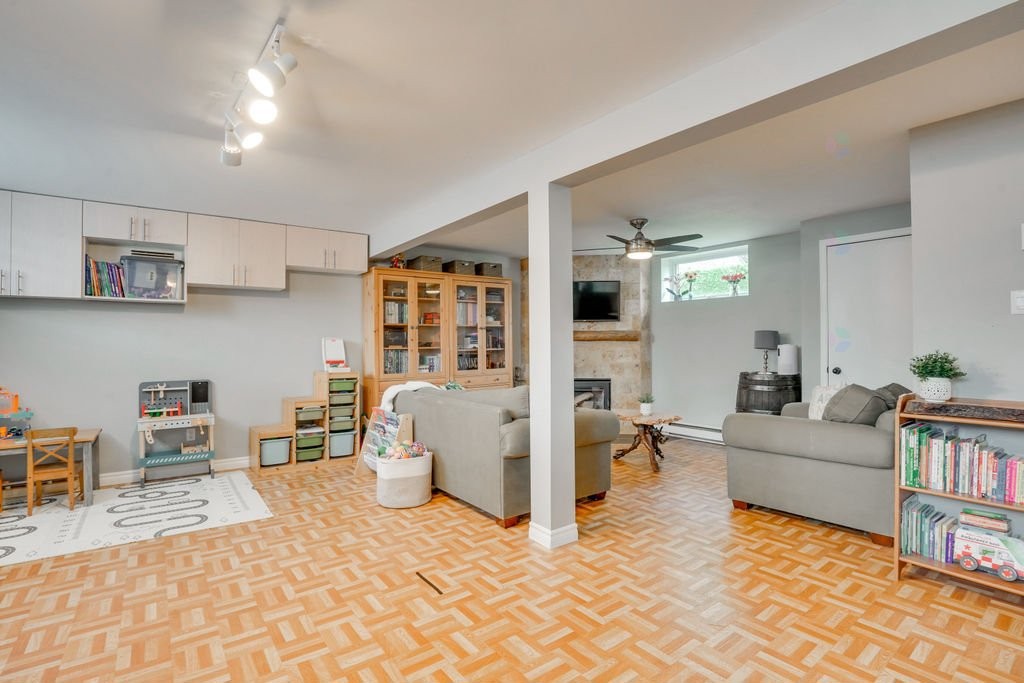 









105


Av. des Bosquets

,
Gatineau (Aylmer),




QC
J9J2E5


