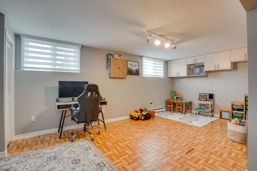 









105


Av. des Bosquets

,
Gatineau (Aylmer),




QC
J9J2E5

