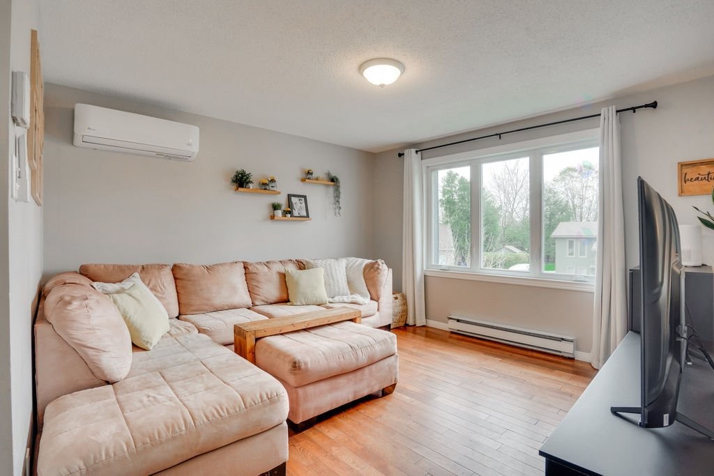 









105


Av. des Bosquets

,
Gatineau (Aylmer),




QC
J9J2E5

