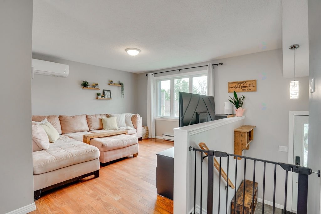 









105


Av. des Bosquets

,
Gatineau (Aylmer),




QC
J9J2E5

