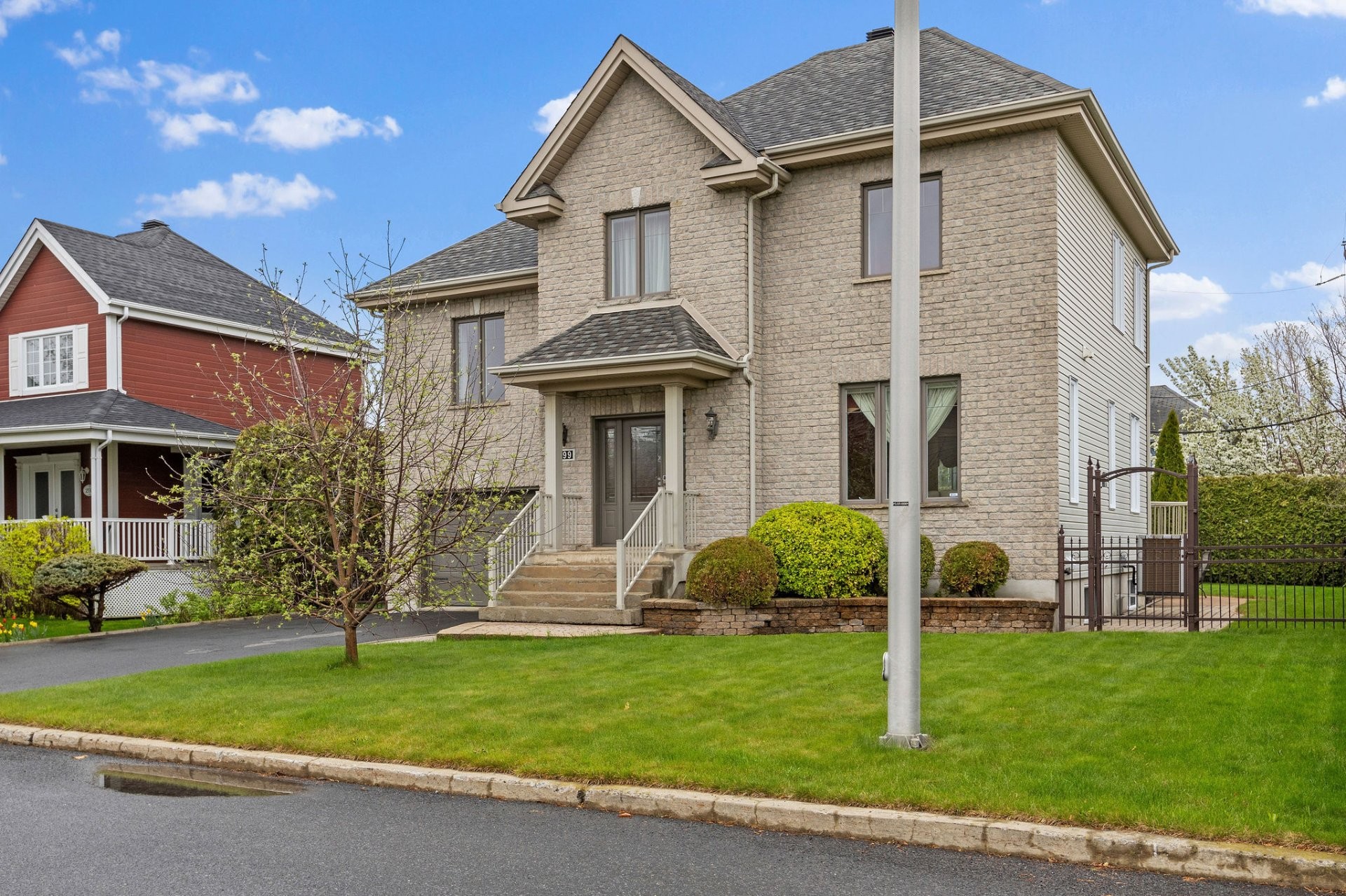 









299


Rue Foucher

,
Saint-Jean-sur-Richelieu,




QC
J3B8V3

