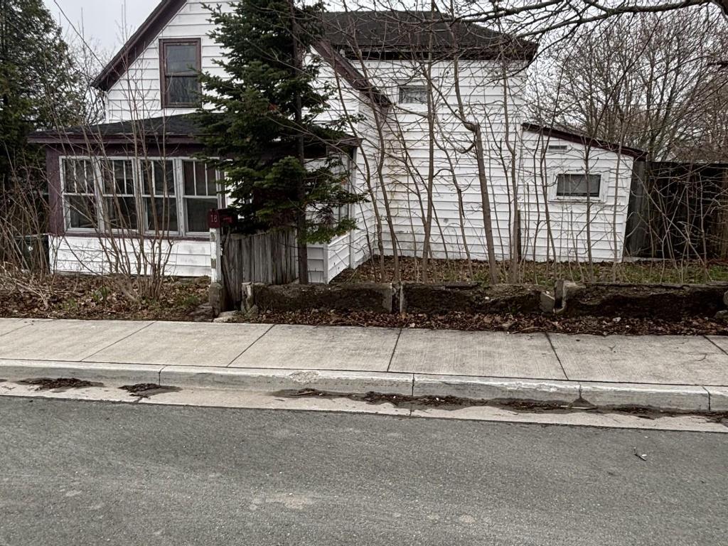 












18 Minto Street

,
North Sydney,




NS
B2A 2R6

