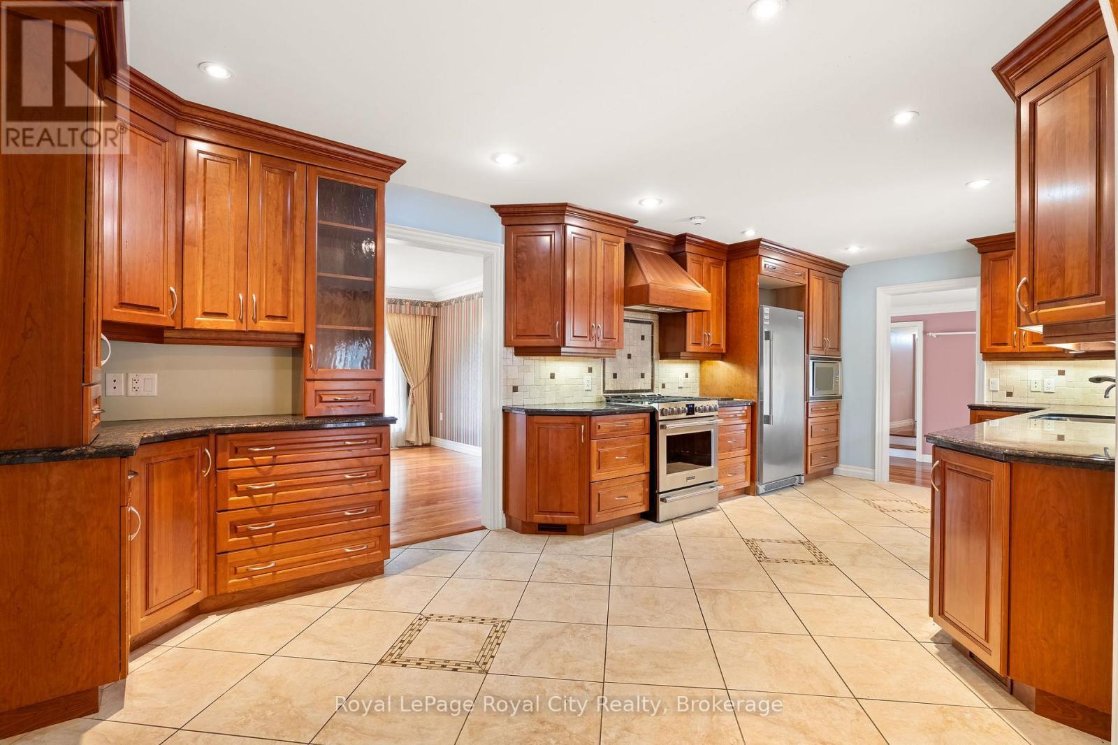 












4646 SIDEROAD 20 N

,
Puslinch,







Ontario
N1H6J3

