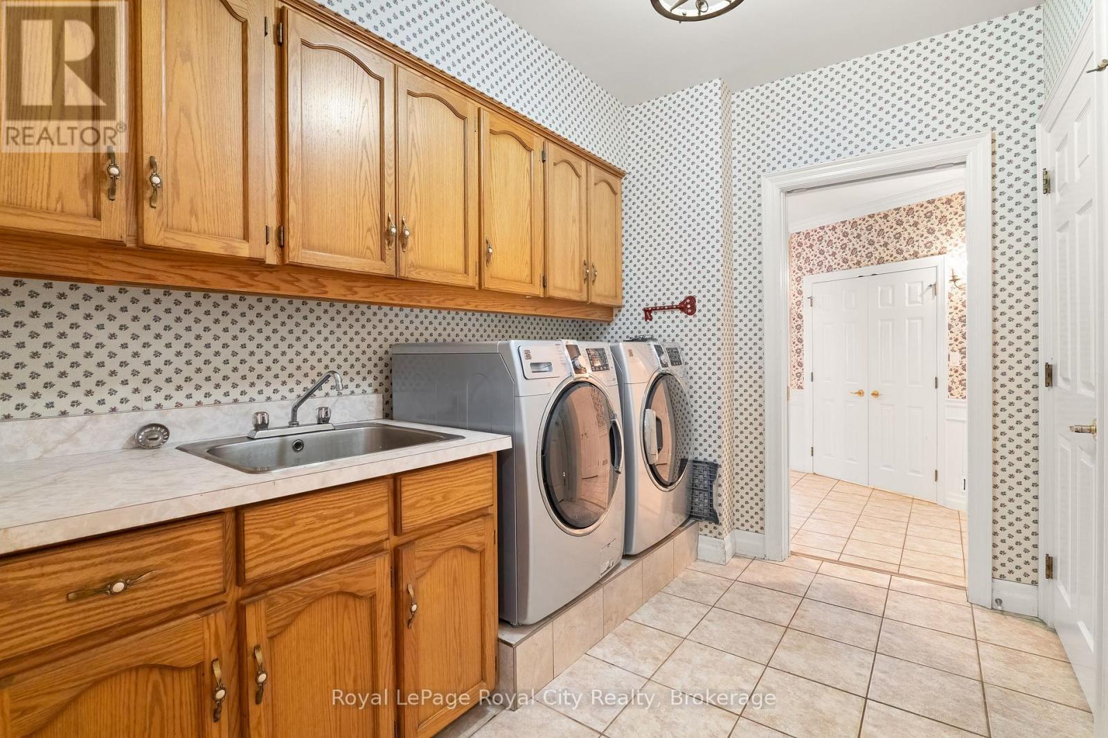












4646 SIDEROAD 20 N

,
Puslinch,







Ontario
N1H6J3


