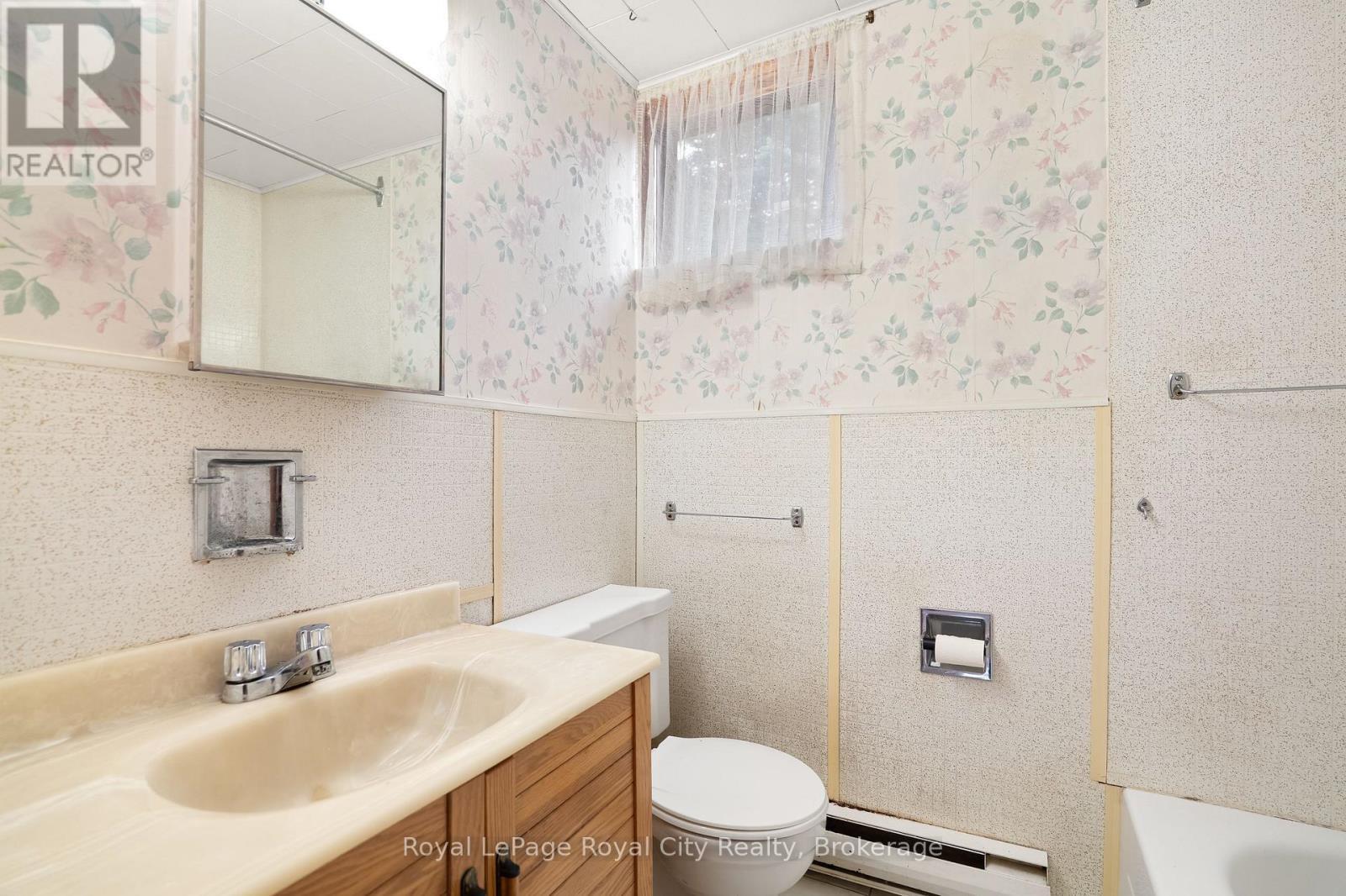












4646 SIDEROAD 20 N

,
Puslinch,







Ontario
N1H6J3

