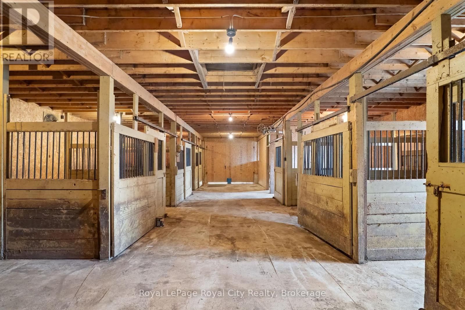 












4646 SIDEROAD 20 N

,
Puslinch,







Ontario
N1H6J3

