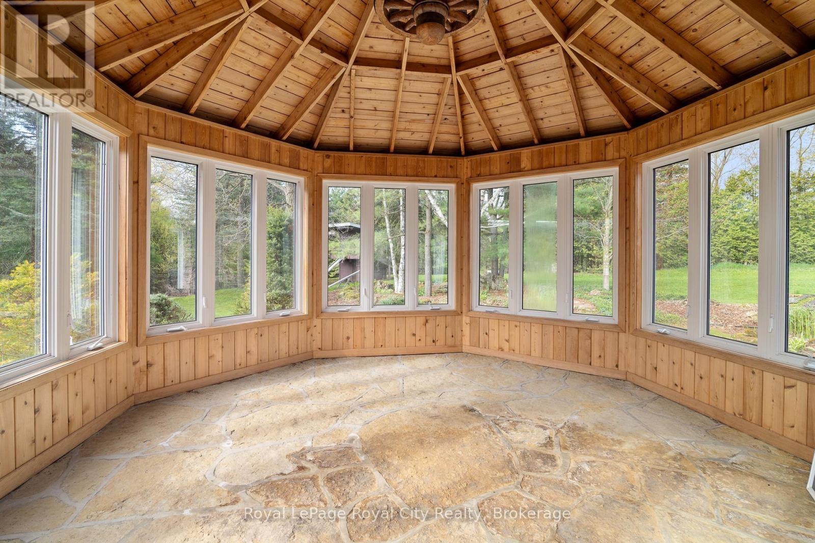 












4646 SIDEROAD 20 N

,
Puslinch,







Ontario
N1H6J3

