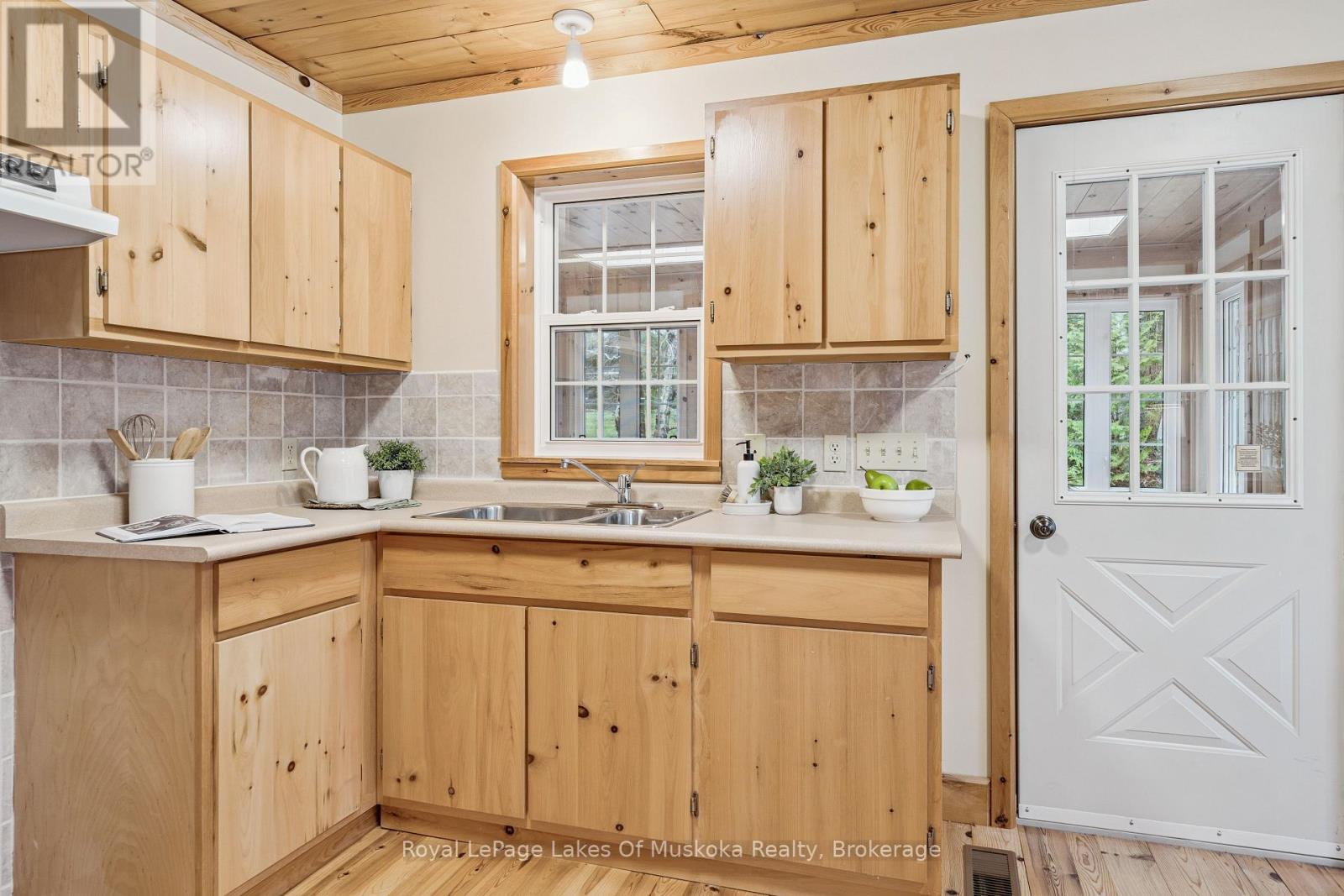 












4291 KAWAGAMA LAKE ROAD

,
Algonquin Highlands (Sherborne),




Ontario
P0A1E0

