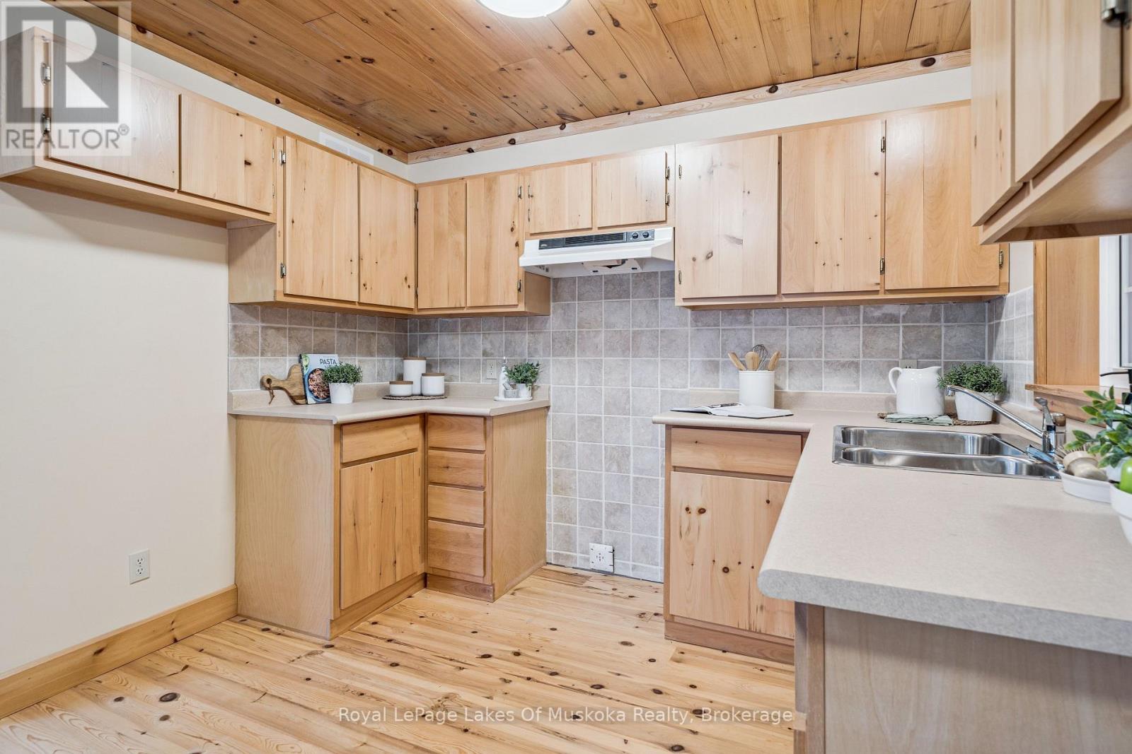 












4291 KAWAGAMA LAKE ROAD

,
Algonquin Highlands (Sherborne),




Ontario
P0A1E0


