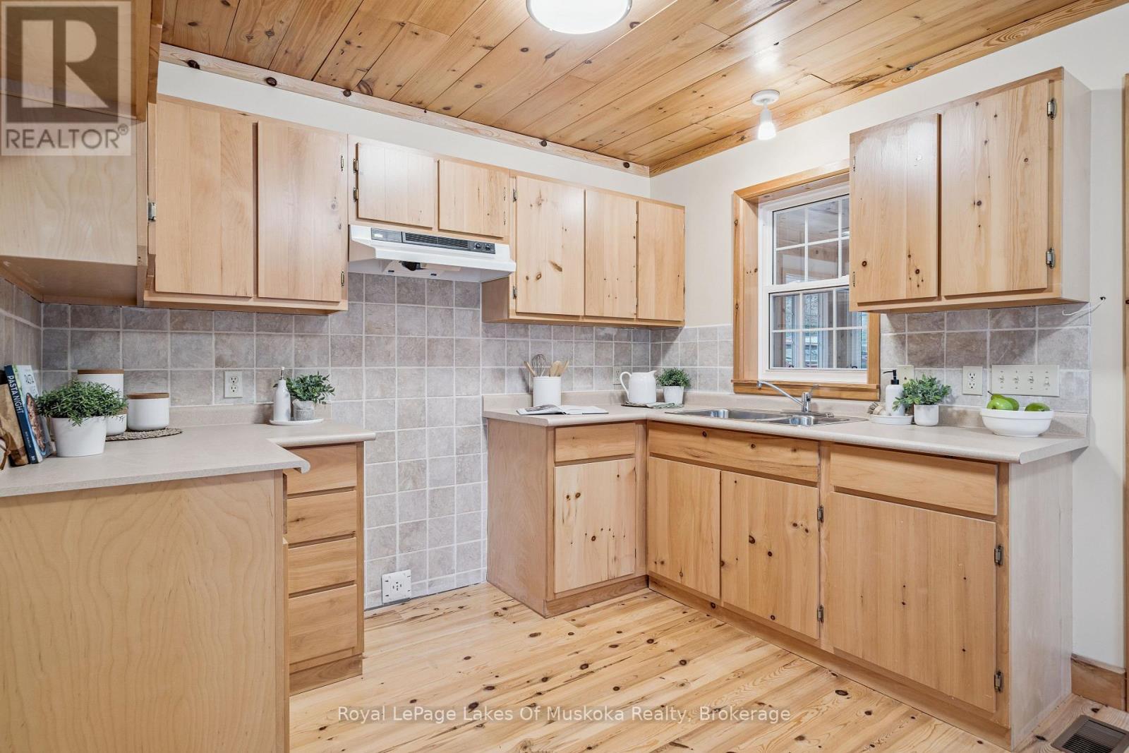 












4291 KAWAGAMA LAKE ROAD

,
Algonquin Highlands (Sherborne),




Ontario
P0A1E0


