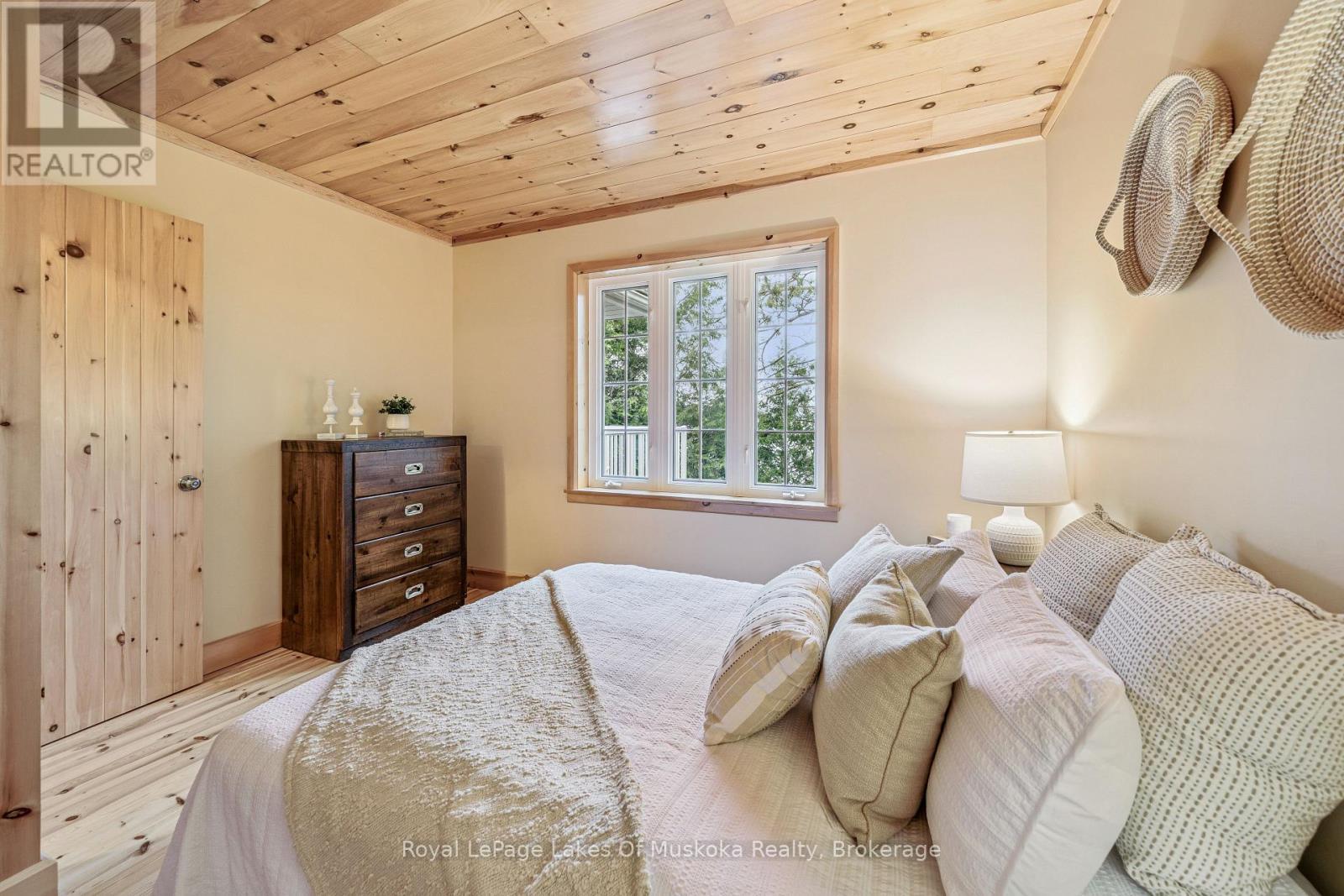 












4291 KAWAGAMA LAKE ROAD

,
Algonquin Highlands (Sherborne),




Ontario
P0A1E0


