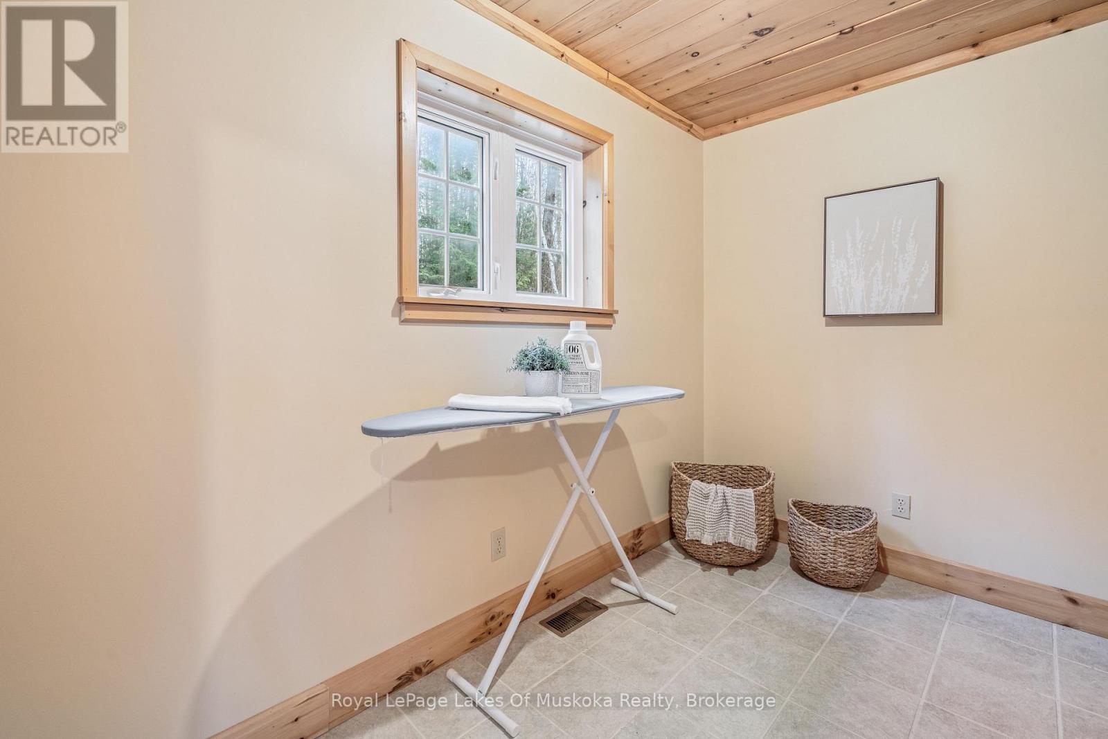 












4291 KAWAGAMA LAKE ROAD

,
Algonquin Highlands (Sherborne),




Ontario
P0A1E0

