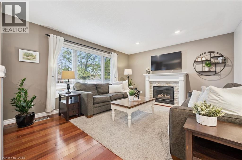 












17 CARROLL Crescent

,
Guelph,




Ontario
N1G5B7

