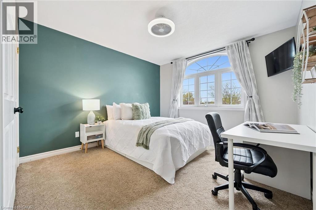 












17 CARROLL Crescent

,
Guelph,




Ontario
N1G5B7

