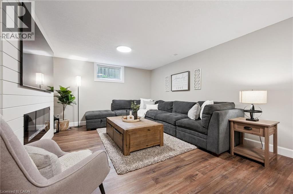 












17 CARROLL Crescent

,
Guelph,




Ontario
N1G5B7

