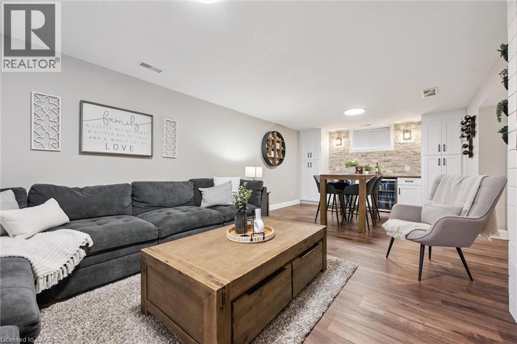 












17 CARROLL Crescent

,
Guelph,




Ontario
N1G5B7

