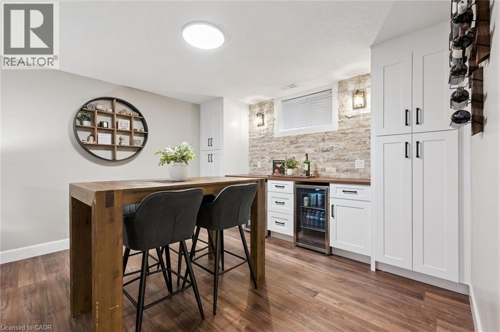 












17 CARROLL Crescent

,
Guelph,




Ontario
N1G5B7


