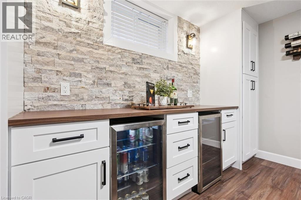 












17 CARROLL Crescent

,
Guelph,




Ontario
N1G5B7

