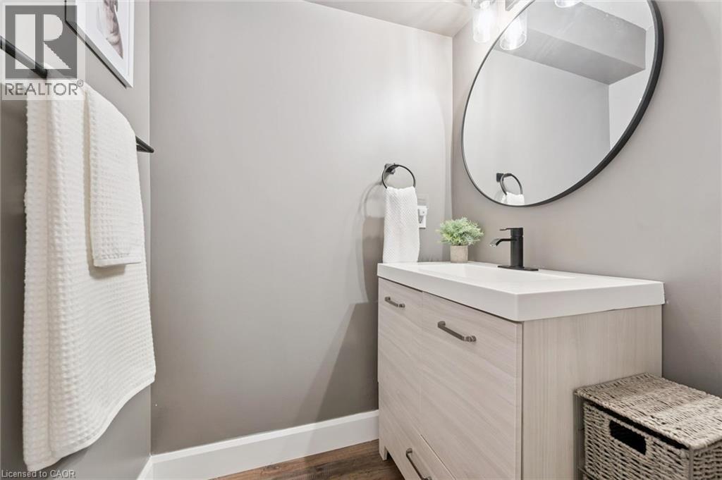 












17 CARROLL Crescent

,
Guelph,




Ontario
N1G5B7

