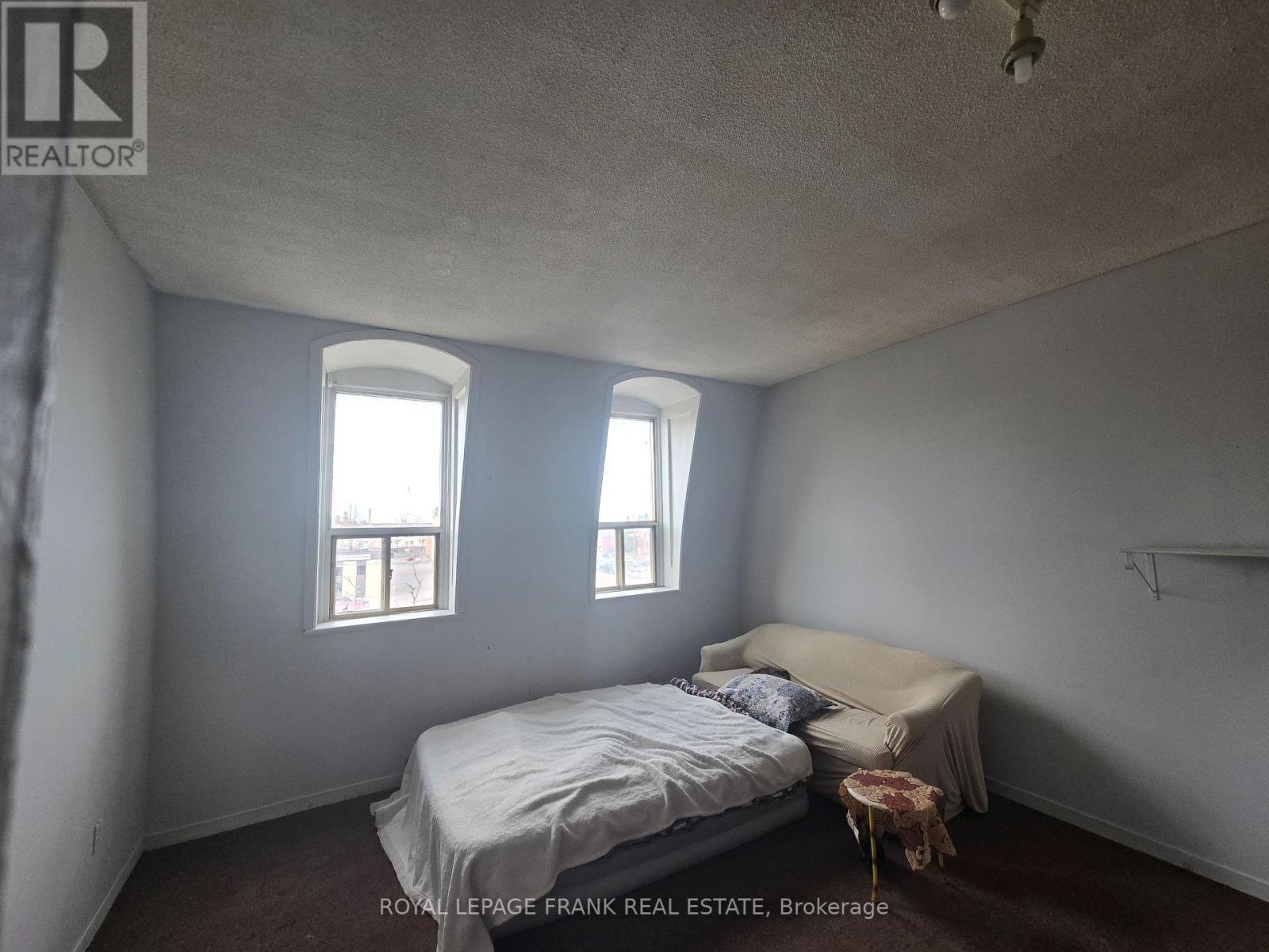 












APARTMENT #5 - 15 KING STREET E

,
Clarington (Bowmanville),




Ontario
L1C1N1

