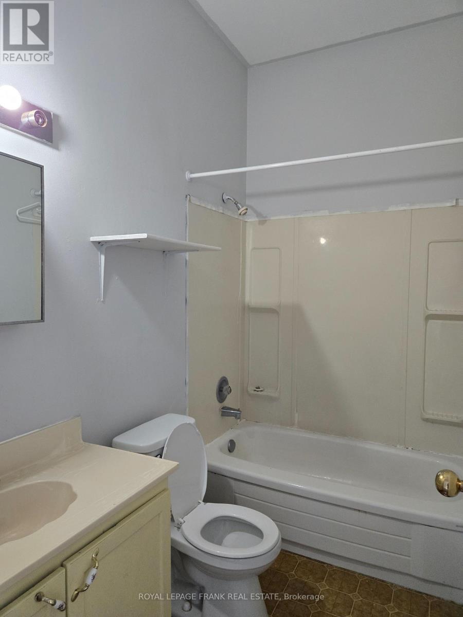 












APARTMENT #5 - 15 KING STREET E

,
Clarington (Bowmanville),




Ontario
L1C1N1

